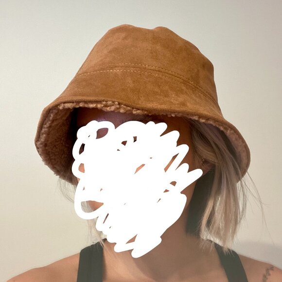 Reversible bucket hat: suede + teddy - Picture 1 of 4